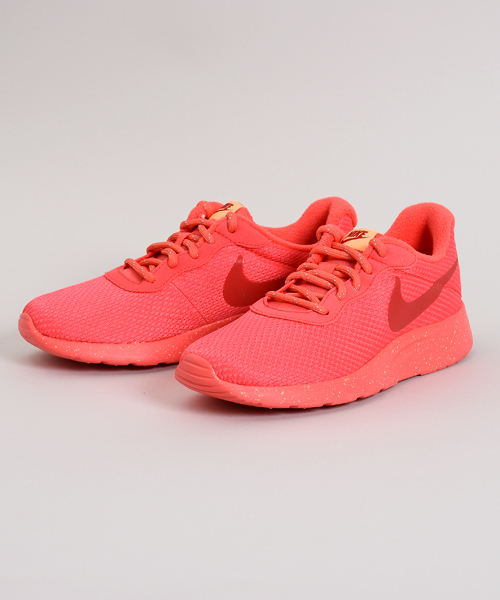 NIKE(ナイキ)の「NIKE ナイキ ウィメンズ タンジュン SE(スニーカー・レディース・ブラック/ピンク/ブルー・23.5/24.5/24/23)」の9枚目の写真