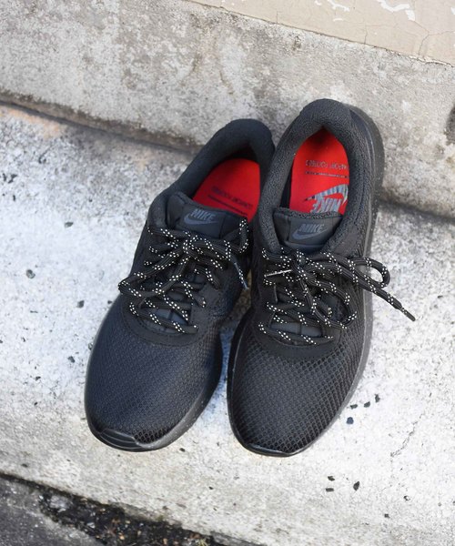 NIKE(ナイキ)の「NIKE ナイキ ウィメンズ タンジュン SE(スニーカー・レディース・ブラック/ピンク/ブルー・23.5/24.5/24/23)」の5枚目の写真