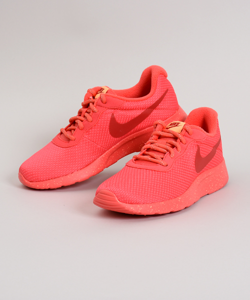 NIKE(ナイキ)の「NIKE ナイキ ウィメンズ タンジュン SE(スニーカー・レディース・ブラック/ピンク/ブルー・23.5/24.5/24/23)」の7枚目の写真