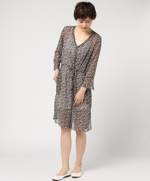 ikka(イッカ)の「楊柳プリントワンピース(ワンピース・レディース・オレンジ系その他/グリーン系その他/マスタード/ネイビー/ブラウン/ダークグレー・MEDIUM/LARGE)」の4枚目の写真