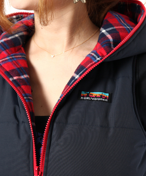 X-girl（エックスガール）の「REVERSIBLE PUFF VEST（ダウンベスト・レディース・ベージュ/グリーン/ネイビー・1/2）」の6枚目の写真