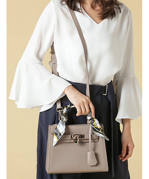 Edit Sheen（エディットシーン）の「スカーフ付きkeyモチーフハンドバッグ（ハンドバッグ・レディース・ブラック/オフホワイト/オレンジ/モカ・FREE）」の13枚目の写真