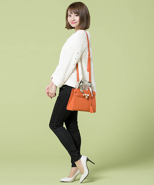 Edit Sheen（エディットシーン）の「スカーフ付きkeyモチーフハンドバッグ（ハンドバッグ・レディース・ブラック/オフホワイト/オレンジ/モカ・FREE）」の20枚目の写真