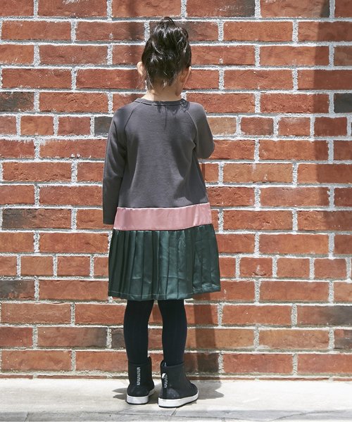 Otonato(オトナト)の「切り替えワンピース(ワンピース・キッズ・グレー/チャコール・90/100/110/120/130/95/140/80)」の4枚目の写真