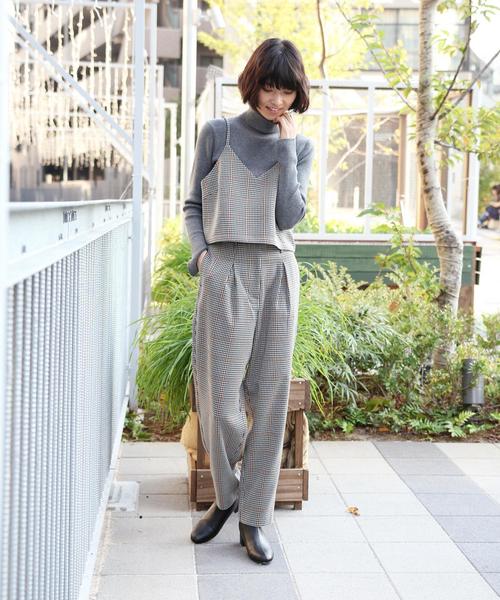 LAKOLE(ラコレ)の「レイヤーVネックビスチェ / LAKOLE(その他トップス・レディース・ピンク/チャコール/グリーン/マスタード・SMALL/MEDIUM)」の5枚目の写真