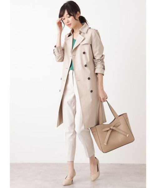 NATURAL BEAUTY BASIC（ナチュラルビューティーベーシック）の「【美人百花 3月号掲載】ベーシックトレンチ（トレンチコート・レディース・ベージュ/ネイビー・SMALL/MEDIUM/LARGE）」の4枚目の写真