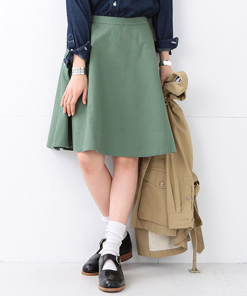 BEAMS BOY(ビームスボーイ)の「BEAMS BOY / サージフレア ミディアムスカート(スカート・レディース・グリーン系その他/ネイビー・0/1)」の2枚目の写真