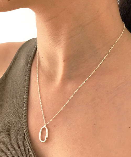 TODAYFUL（トゥデイフル）の「オーバルリングネックレス（ネックレス・レディース・シルバー/ゴールド・FREE）」の4枚目の写真
