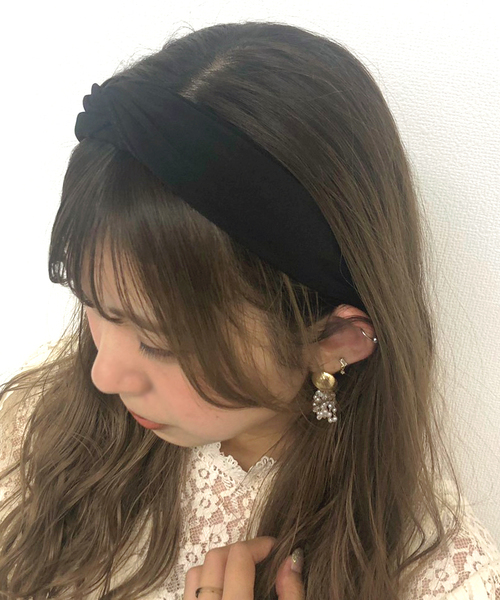 apres jour（アプレジュール）の「【apres jour×ARIAZ】ターバン風カチューシャ（カチューシャ・レディース・ブラック/カーキ/ライトグレー/モカ/ライトピンク・FREE）」の2枚目の写真