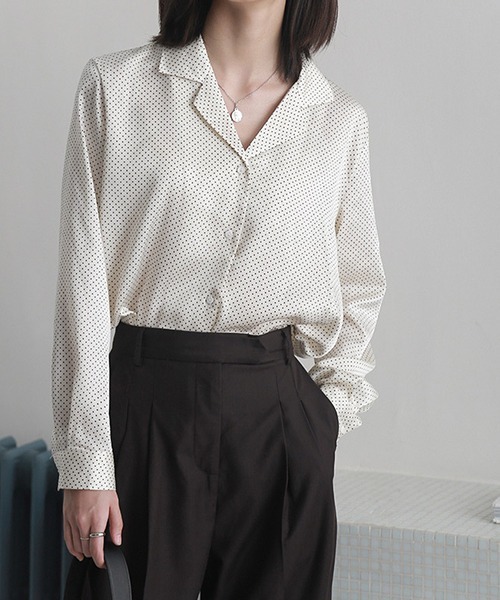 chuclla(チュクラ)の「【chuclla】【2020/SS】ポルカドット柄 サテンタッチ ラペルカラーシャツ chw1045(シャツ/ブラウス・レディース・ホワイト/ブラック・FREE)」の4枚目の写真