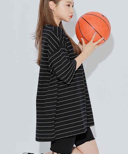 HOTPING（ホッピン）の「ラウンドネック配色ボーダールーズTシャツ（Tシャツ/カットソー・レディース・アイボリー/ブラック/ブルー・FREE）」の6枚目の写真