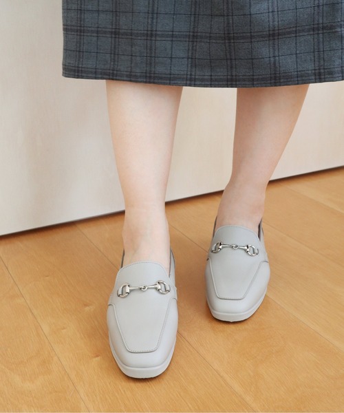 MODE KAORI(モードカオリ)の「スクエアトゥ ビットローファー/7109(ローファー・レディース・ライトグレー/ブラック/キャメル/アイボリー・24.5cm/23.5cm/24cm/22.5cm/23cm/24㎝/23.5㎝)」の16枚目の写真