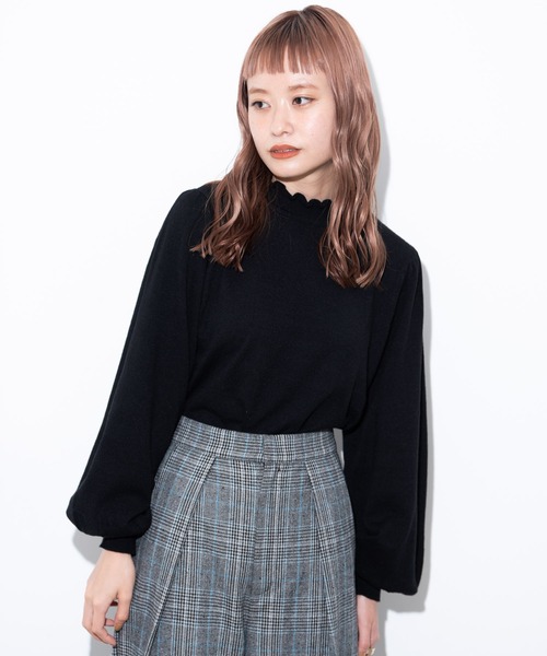 MERLOT（メルロー）の「スタンドフリルニット（ニット/セーター・レディース・ライトブルー/ブラック/オレンジ/ナチュラル/ライトパープル・FREE）」の2枚目の写真