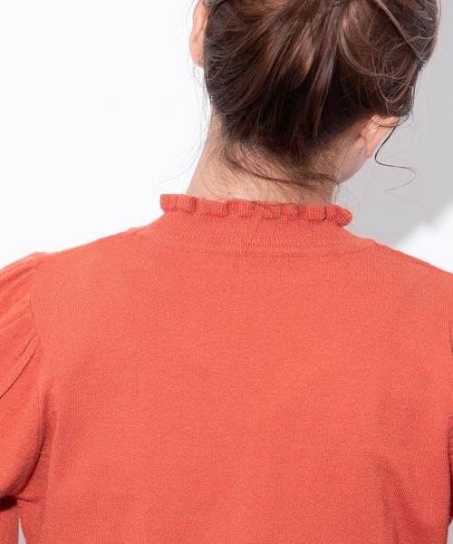 MERLOT（メルロー）の「スタンドフリルニット（ニット/セーター・レディース・ライトブルー/ブラック/オレンジ/ナチュラル/ライトパープル・FREE）」の15枚目の写真