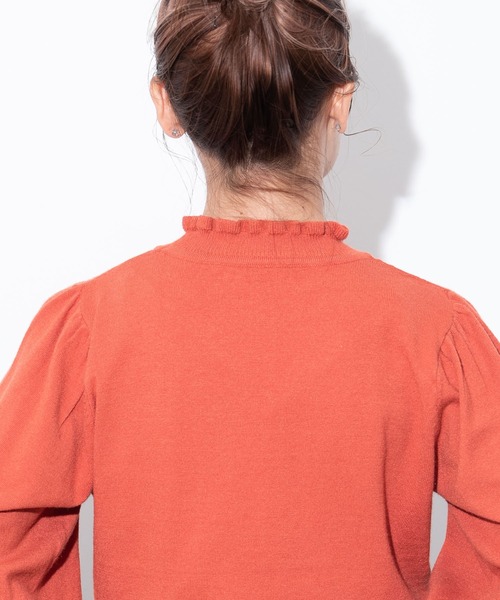 MERLOT（メルロー）の「スタンドフリルニット（ニット/セーター・レディース・ライトブルー/ブラック/オレンジ/ナチュラル/ライトパープル・FREE）」の16枚目の写真