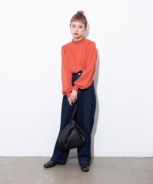 MERLOT（メルロー）の「スタンドフリルニット（ニット/セーター・レディース・ライトブルー/ブラック/オレンジ/ナチュラル/ライトパープル・FREE）」の19枚目の写真