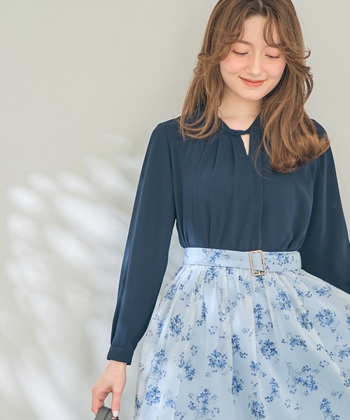 12Twelve Agenda（トゥエルブ　アジェンダ）の「【ジャケットのインスタイルにも♪】フレンチキスねじりスタンドブラウス（シャツ/ブラウス・レディース・チャコールグレー/ミント/オフホワイト/ネイビー/サックスブルー/ブラウン・M）」の5枚目の写真