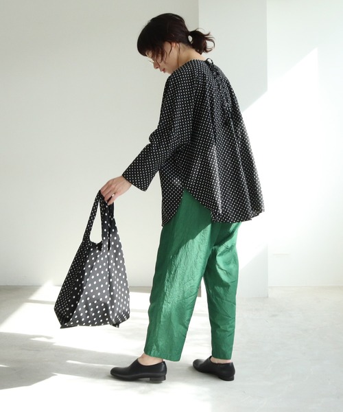 yuni（ユニ　）の「キュプラ/コットン dot プリント bag（トートバッグ・レディース・ホワイト×ブラック・FREE）」の2枚目の写真
