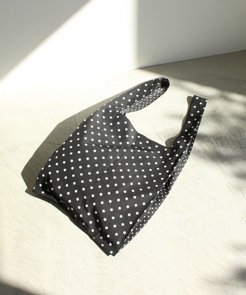 yuni（ユニ　）の「キュプラ/コットン dot プリント bag（トートバッグ・レディース・ホワイト×ブラック・FREE）」の9枚目の写真
