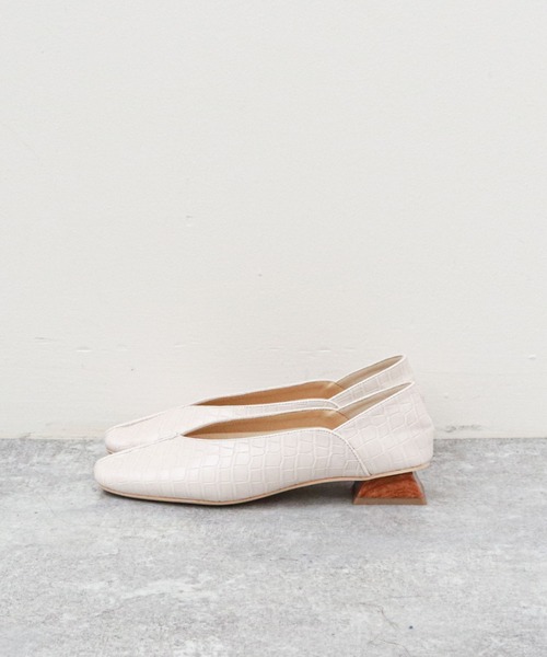 archives（アルシーヴ）の「センターシームクロコパンプス（パンプス・レディース・ブラック/ベージュ/アイボリー・MEDIUM/LARGE）」の5枚目の写真