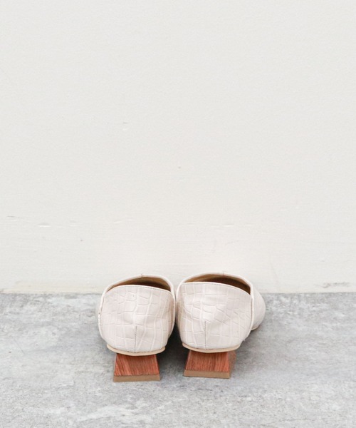 archives（アルシーヴ）の「センターシームクロコパンプス（パンプス・レディース・ブラック/ベージュ/アイボリー・MEDIUM/LARGE）」の4枚目の写真