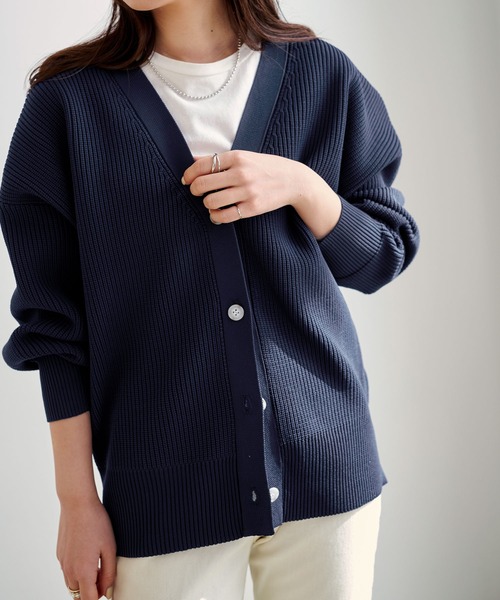 【未使用】アパルトモン　2024SS♡Vネックニットカーディガン　ネイビー titivate（ティティベイト）の「釦付きゆるﾆｯﾄVﾈｯｸｶｰﾃﾞｨｶﾞﾝ