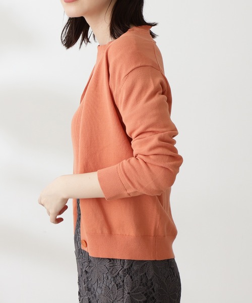 N.（N. Natural Beauty Basic）（エヌエヌナチュラルビューティーベーシック）の「◆ハイツイストコットンレーヨンＶカーディガン（カーディガン/ボレロ・レディース・アッシュブラウン/クリーム/ブルー/ネイビー/オレンジ・MEDIUM）」の12枚目の写真