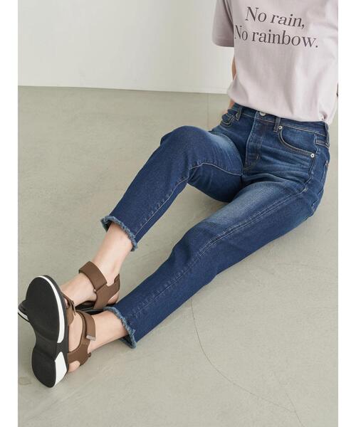 earth music&ecology(アースミュージックアンドエコロジー)の「スキスキスキニーフリンジクロップド(デニム) *(デニムパンツ・レディース・ライトインディゴブルー/ブルー系その他・SMALL/MEDIUM/LARGE)」の8枚目の写真