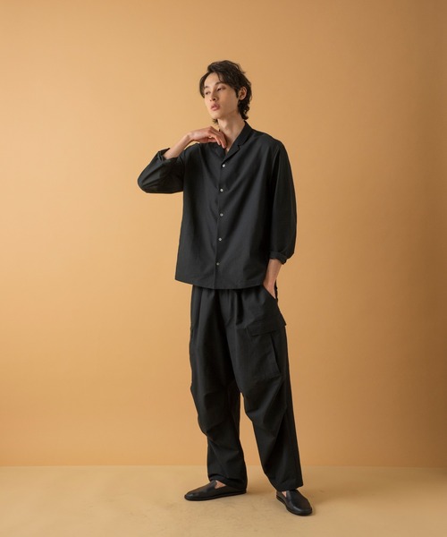 ADAM ET ROPE'（アダムエロペ）の「【吸水速乾/超軽量】ルーズシルエット オープンカラーシャツ/セットアップ対応（シャツ/ブラウス・メンズ・ブラック・S/M/L/XL/XS）」の3枚目の写真