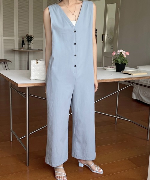 emi+（エミプラス）の「フロントボタンVネックオールインワン ワイドサロペット（サロペット/オーバーオール・レディース・ブラック/アイボリー/チャコールグレー/ベージュ/カーキ/ネイビー/ブルーグレー/ブラウン/モカ/ライトグリーン・S/M/L/XL）」の21枚目の写真