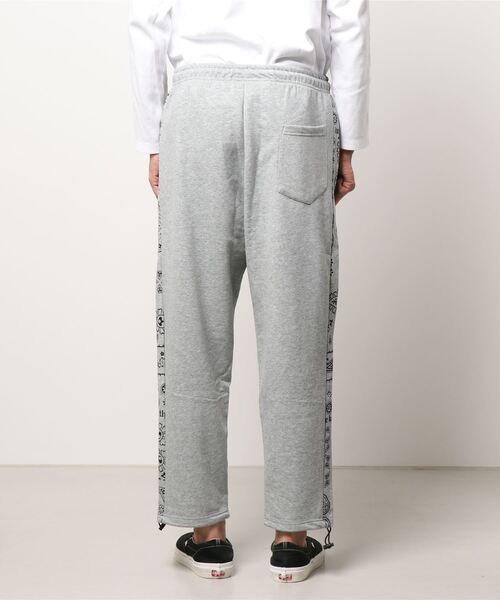 HOOK バンダナ風スウェット セールHOOKバンダナ模様ニット風スウェット（ニット&frasl;セーター