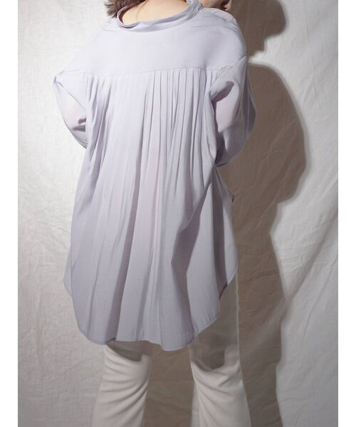 MERCURYDUO（マーキュリーデュオ）の「スタンドカラーバックシャンブラウス（シャツ/ブラウス・レディース・オフホワイト/ライトブルー/ラベンダー・FREE）」の4枚目の写真