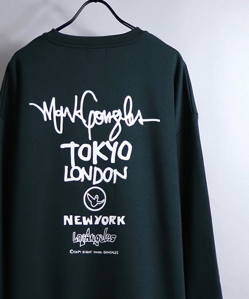 Mark Gonzales（マーク・ゴンザレス）の「【MARK GONZALES ARTWORK COLLECTION / マーク ゴンザレス】別注 ビッグシルエット イラストバックプリント プルオーバースウェット カットソー ユニセックス（スウェット・メンズ・ホワイト/チャコールグレー/ブラック/ベージュ/ブラウン/サックスブルー/ブルー/グリーン/アイボリー/ブラック系その他/ホワイト系その他2/ホワイト系その他3/ブラック系その他2/ブラック系その他3/ブルー系その他4/ミント/グリーン系その他/ブルー系その他/ホワイト系その他/ベージュ系その他3/グリーン系その他2/ブラック系その他4/ホワイト系その他4/ブルー系その他2・M/L/XL）」の16枚目の写真