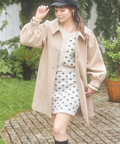 MAJESTIC LEGON（マジェスティックレゴン）の「ガーリーボリュームステンコート（ステンカラーコート・レディース・ベージュ/ブラック/ブラウン・SMALL/MEDIUM）」の3枚目の写真