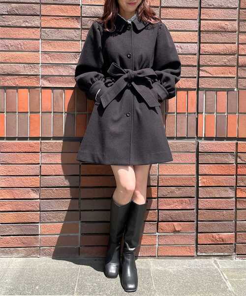 MAJESTIC LEGON（マジェスティックレゴン）の「ガーリーボリュームステンコート（ステンカラーコート・レディース・ベージュ/ブラック/ブラウン・SMALL/MEDIUM）」の17枚目の写真