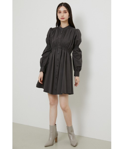rienda（リエンダ）の「シャーリングデザインシャツワンピース（ワンピース・レディース・キャメル/ダークグレー/ライトベージュ・MEDIUM/SMALL）」の2枚目の写真