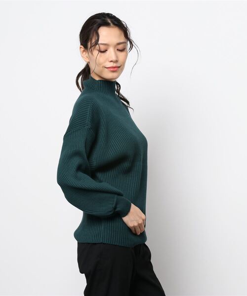 SpRay（スプレイ）の「ボリュ－ム袖ボトルネックニット（ニット/セーター・レディース・ブラック/ブラウン/イエロー/ブルー/グリーン/アイボリー/モカ/レンガ/ライトブラウン/マスタード/ダークブラウン/パープル/レッド系その他/ライトグリーン/ダークグリーン/ライトパープル・FREE）」の20枚目の写真