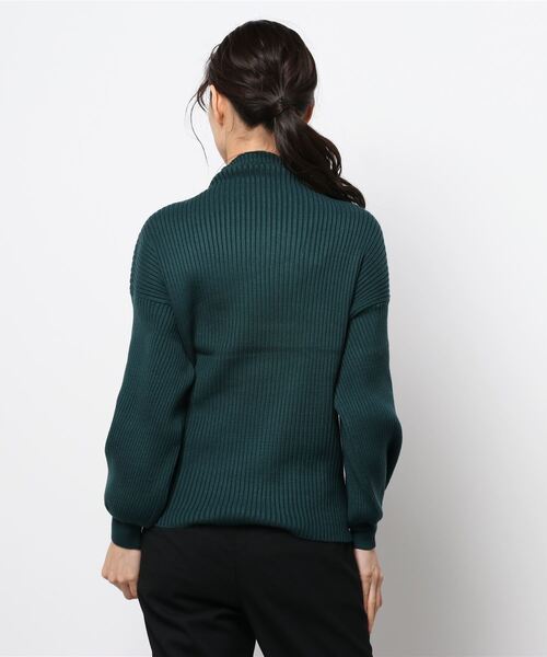 SpRay（スプレイ）の「ボリュ－ム袖ボトルネックニット（ニット/セーター・レディース・ブラック/ブラウン/イエロー/ブルー/グリーン/アイボリー/モカ/レンガ/ライトブラウン/マスタード/ダークブラウン/パープル/レッド系その他/ライトグリーン/ダークグリーン/ライトパープル・FREE）」の17枚目の写真