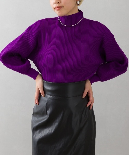 SpRay（スプレイ）の「ボリュ－ム袖ボトルネックニット（ニット/セーター・レディース・ブラック/ブラウン/イエロー/ブルー/グリーン/アイボリー/モカ/レンガ/ライトブラウン/マスタード/ダークブラウン/パープル/レッド系その他/ライトグリーン/ダークグリーン/ライトパープル・FREE）」の12枚目の写真