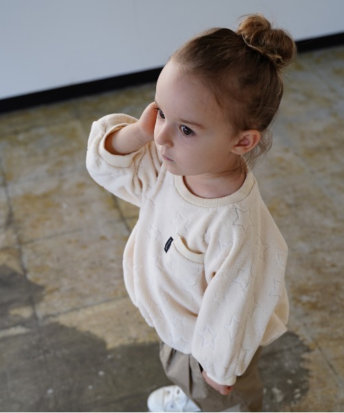 quoti use fith（クゥオティ　ユース　フィス）の「星柄パイル 長袖クルースウェット（スウェット・キッズ・チャコールグレー/ホワイト/パープル・100/90/80/120/130/110）」の2枚目の写真