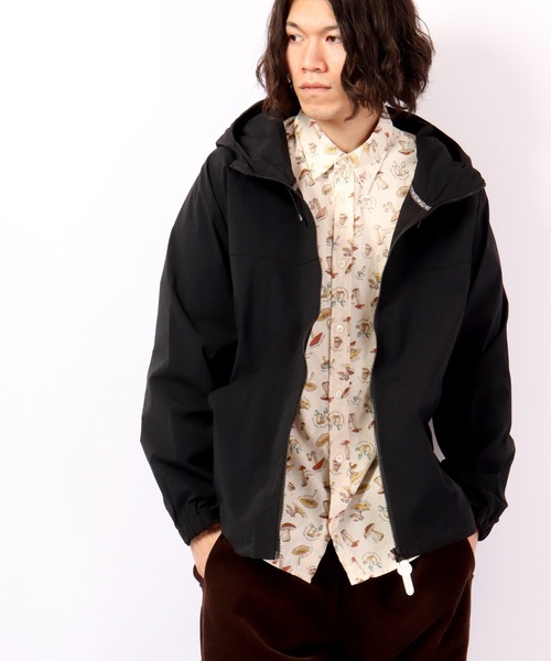 POWER TO THE PEOPLE（パワートゥーザピープル）の「POWER TO THE PEOPLE　ロールパーカー（ナイロンジャケット・メンズ・C/カーキ/ブラック/B/A/ベージュ/ブラック系その他/グリーン系その他/ベージュ系その他/D/イエロー/ネイビー・S/M/LL/L）」の3枚目の写真