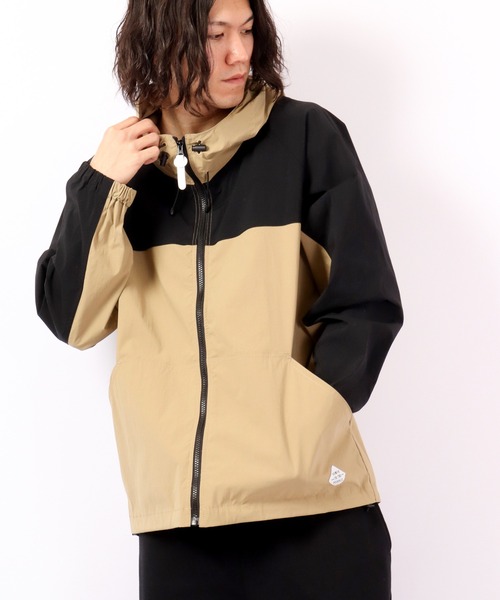 POWER TO THE PEOPLE（パワートゥーザピープル）の「POWER TO THE PEOPLE　ロールパーカー（ナイロンジャケット・メンズ・C/カーキ/ブラック/B/A/ベージュ/ブラック系その他/グリーン系その他/ベージュ系その他/D/イエロー/ネイビー・S/M/LL/L）」の5枚目の写真