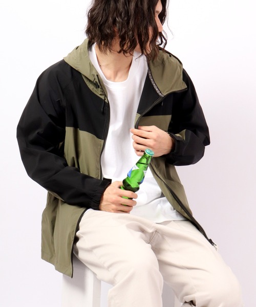 POWER TO THE PEOPLE（パワートゥーザピープル）の「POWER TO THE PEOPLE　ロールパーカー（ナイロンジャケット・メンズ・C/カーキ/ブラック/B/A/ベージュ/ブラック系その他/グリーン系その他/ベージュ系その他/D/イエロー/ネイビー・S/M/LL/L）」の6枚目の写真