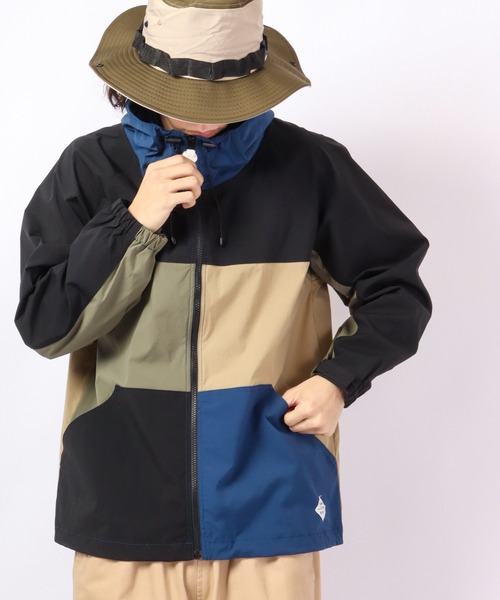 POWER TO THE PEOPLE（パワートゥーザピープル）の「POWER TO THE PEOPLE　ロールパーカー（ナイロンジャケット・メンズ・C/カーキ/ブラック/B/A/ベージュ/ブラック系その他/グリーン系その他/ベージュ系その他/D/イエロー/ネイビー・S/M/LL/L）」の12枚目の写真