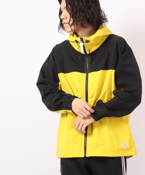 POWER TO THE PEOPLE（パワートゥーザピープル）の「POWER TO THE PEOPLE　ロールパーカー（ナイロンジャケット・メンズ・C/カーキ/ブラック/B/A/ベージュ/ブラック系その他/グリーン系その他/ベージュ系その他/D/イエロー/ネイビー・S/M/LL/L）」の8枚目の写真