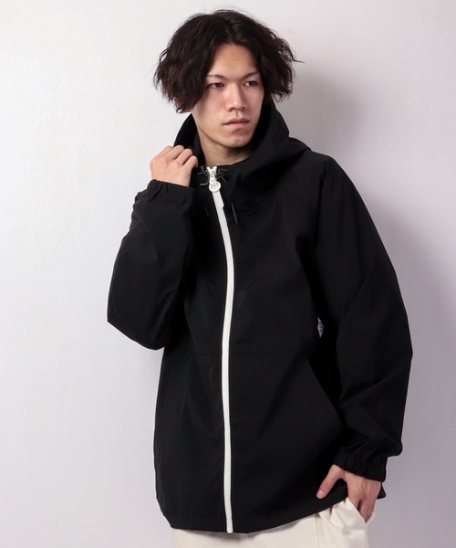 POWER TO THE PEOPLE（パワートゥーザピープル）の「POWER TO THE PEOPLE　ロールパーカー（ナイロンジャケット・メンズ・C/カーキ/ブラック/B/A/ベージュ/ブラック系その他/グリーン系その他/ベージュ系その他/D/イエロー/ネイビー・S/M/LL/L）」の2枚目の写真