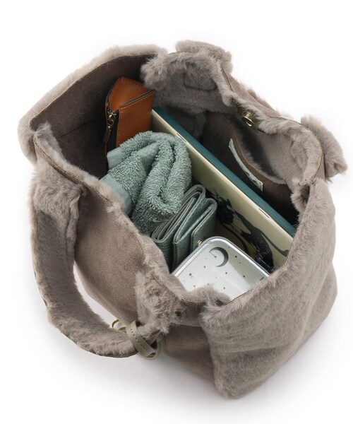 SHOO・LA・RUE（シューラルー）の「◆ムートン調フェイクファートート（トートバッグ・レディース・ブラック/ブルー/サンドベージュ/ナチュラル/キャメル/カーキ系4/ピンク系・00）」の14枚目の写真