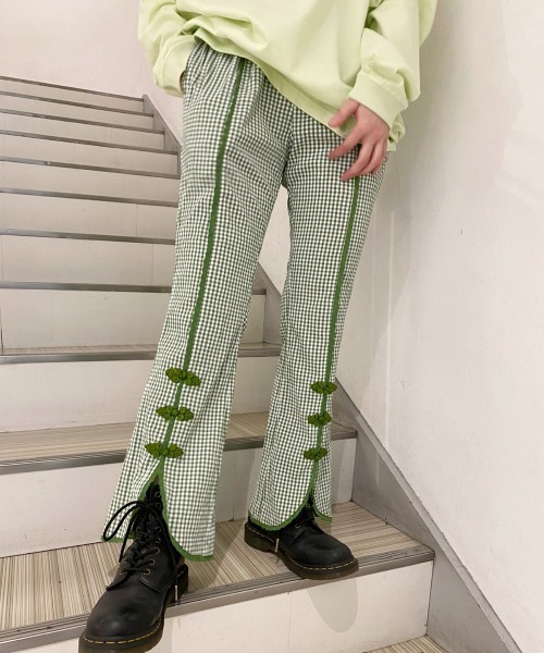 Candy Stripper（キャンディストリッパー）の「GINGHAM CHINA FLARE パンツ（その他パンツ・レディース・レッド/ブラック/グリーン・2）」の7枚目の写真