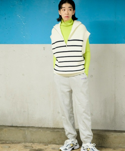 Auntie Rosa Holiday(アンティローザホリデー)の「ハーフジップボーダーニットベスト(ベスト・レディース・オフホワイト・FREE)」の1枚目の写真