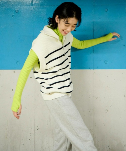 Auntie Rosa Holiday(アンティローザホリデー)の「ハーフジップボーダーニットベスト(ベスト・レディース・オフホワイト・FREE)」の4枚目の写真